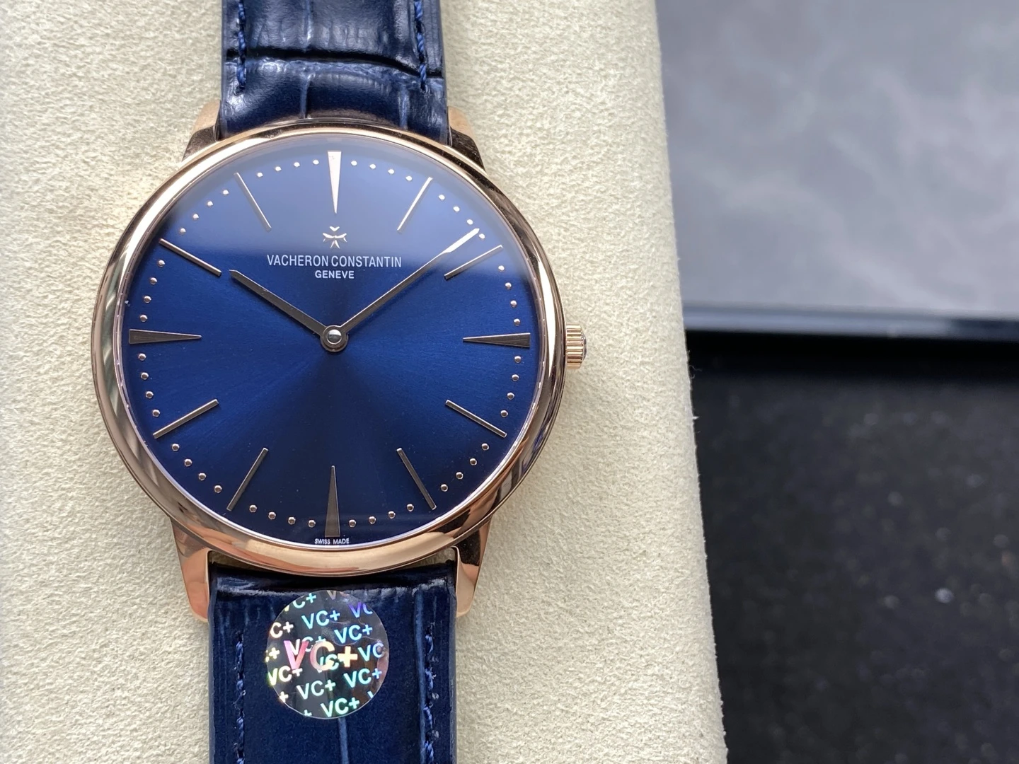 VACHERON CONSTANTIN OVERSEAS SELF-WINDING 40 MM
