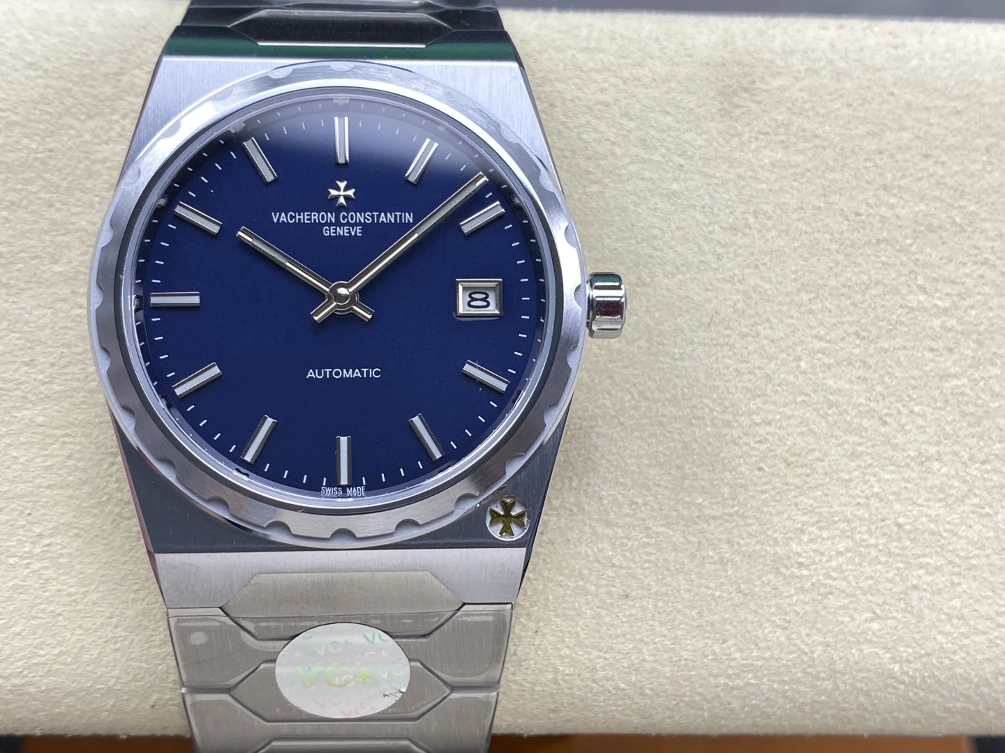 VACHERON CONSTANTIN OVERSEAS SELF-WINDING 37 MM