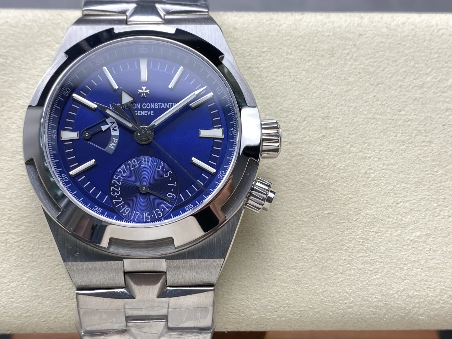 VACHERON CONSTANTIN OVERSEAS SELF-WINDING 41 MM WATCH